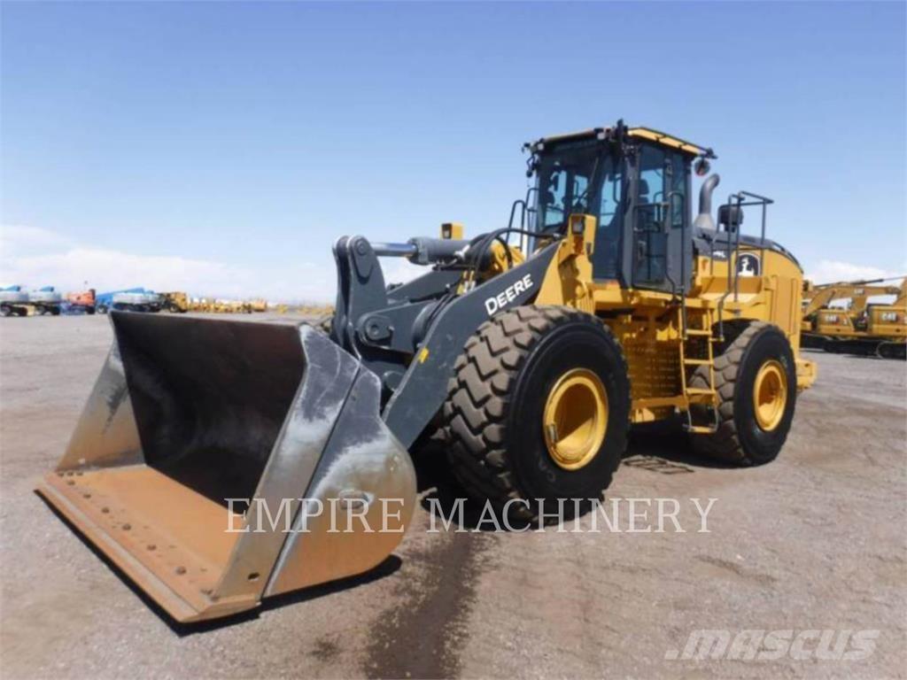 John Deere 744L Kolesni nakladalci