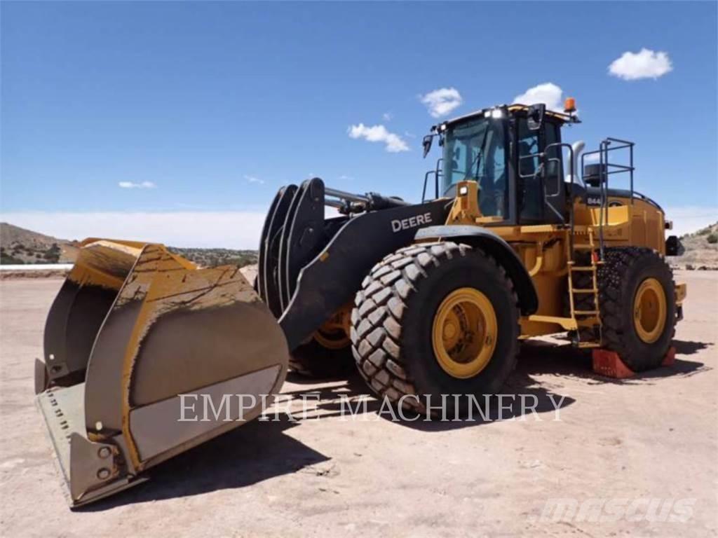 John Deere 844P Kolesni nakladalci