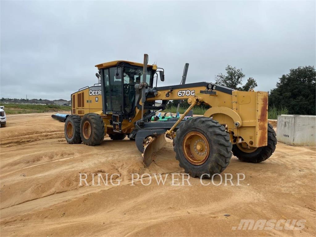 John Deere & CO. 670G Grederji