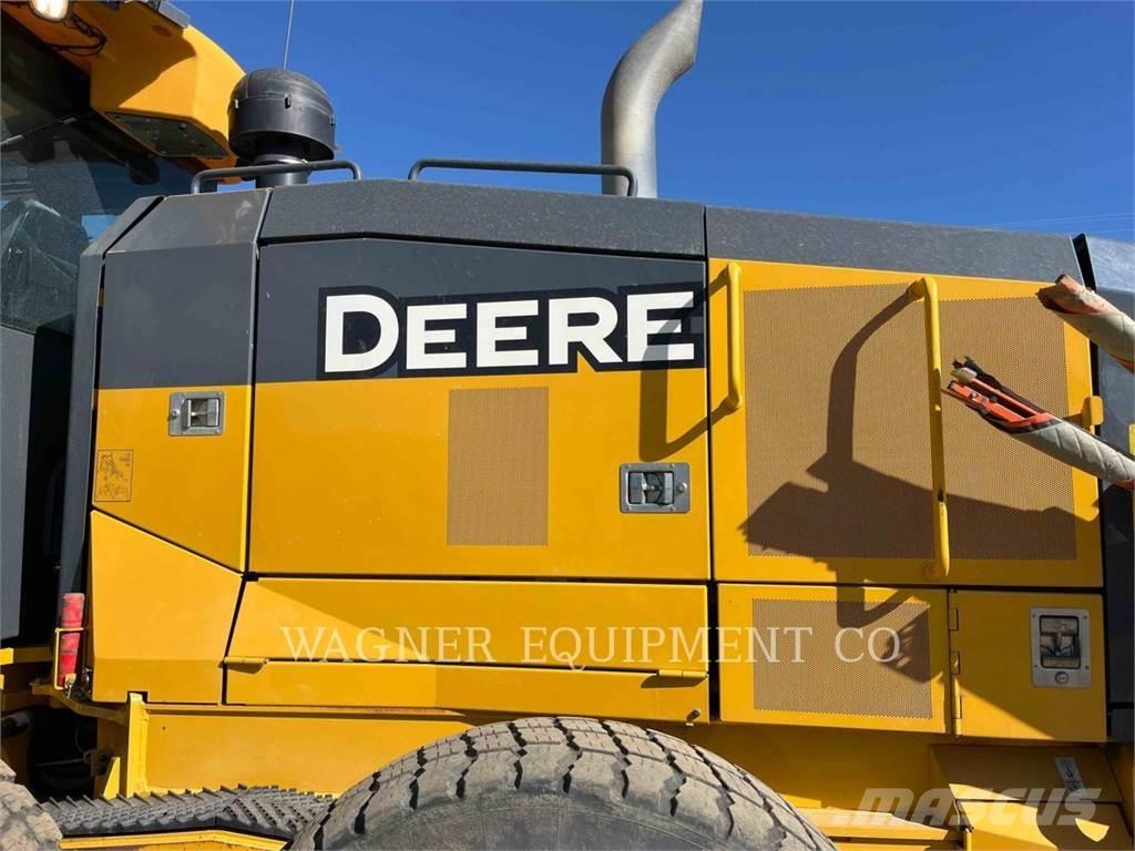 John Deere & CO. 772G AWD Grederji