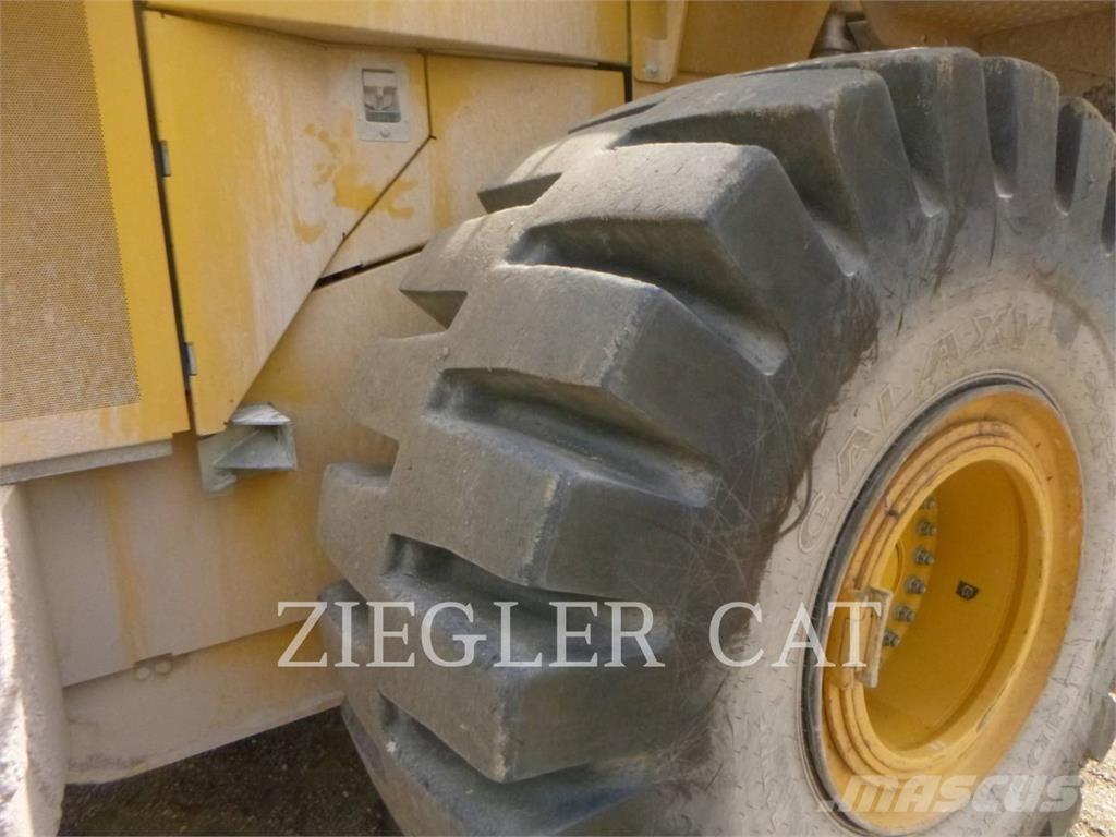 John Deere & CO. 844K III Kolesni nakladalci
