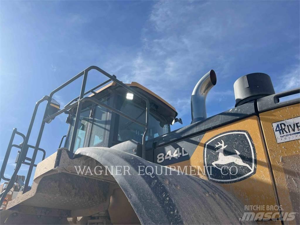 John Deere & CO. 844L AG Kolesni nakladalci
