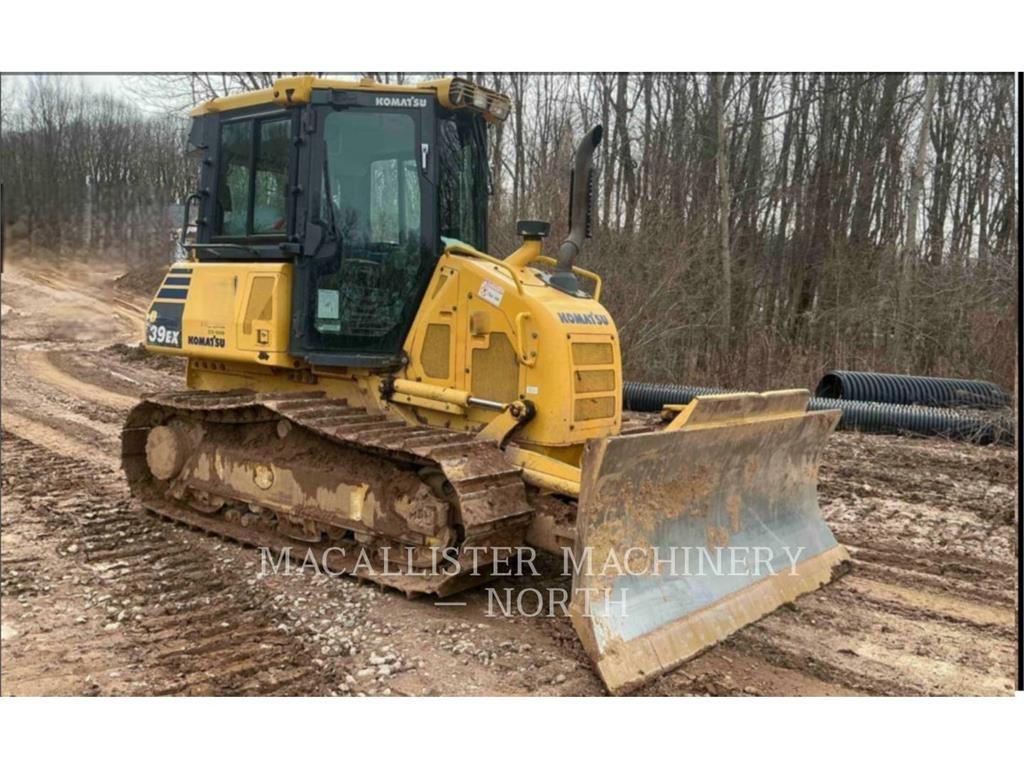 Komatsu D39EX-24 Buldožerji goseničarji