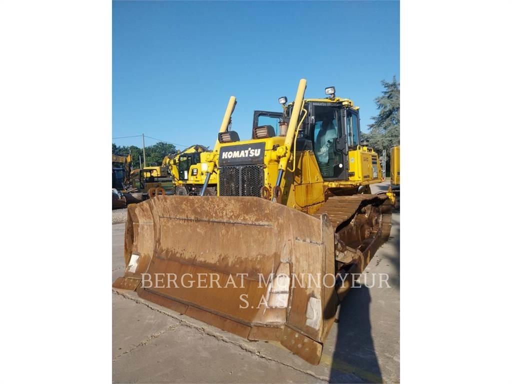 Komatsu D65 Buldožerji goseničarji