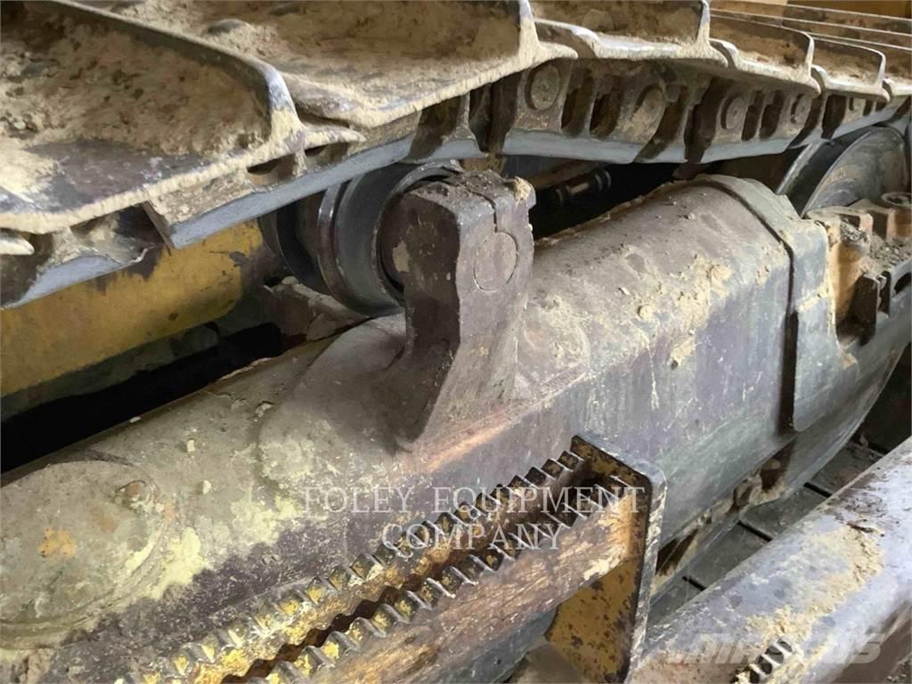 Komatsu D65EX17 Buldožerji goseničarji