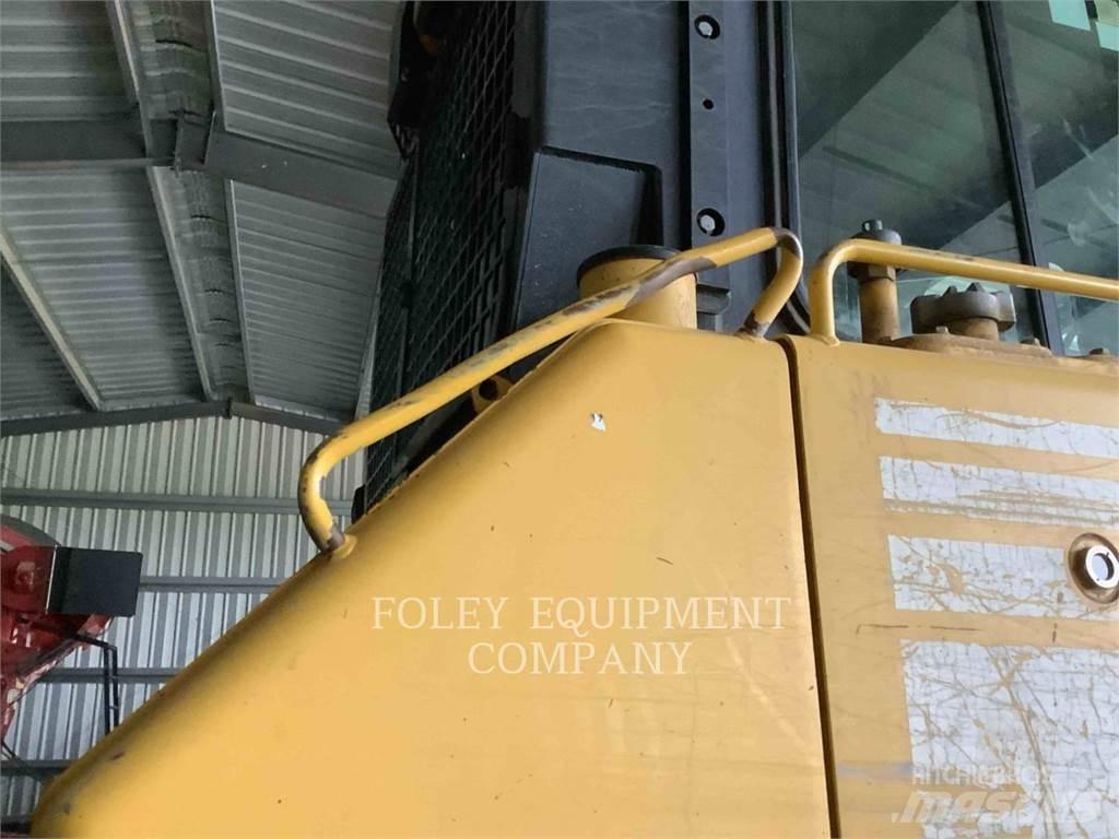 Komatsu D65EX17 Buldožerji goseničarji