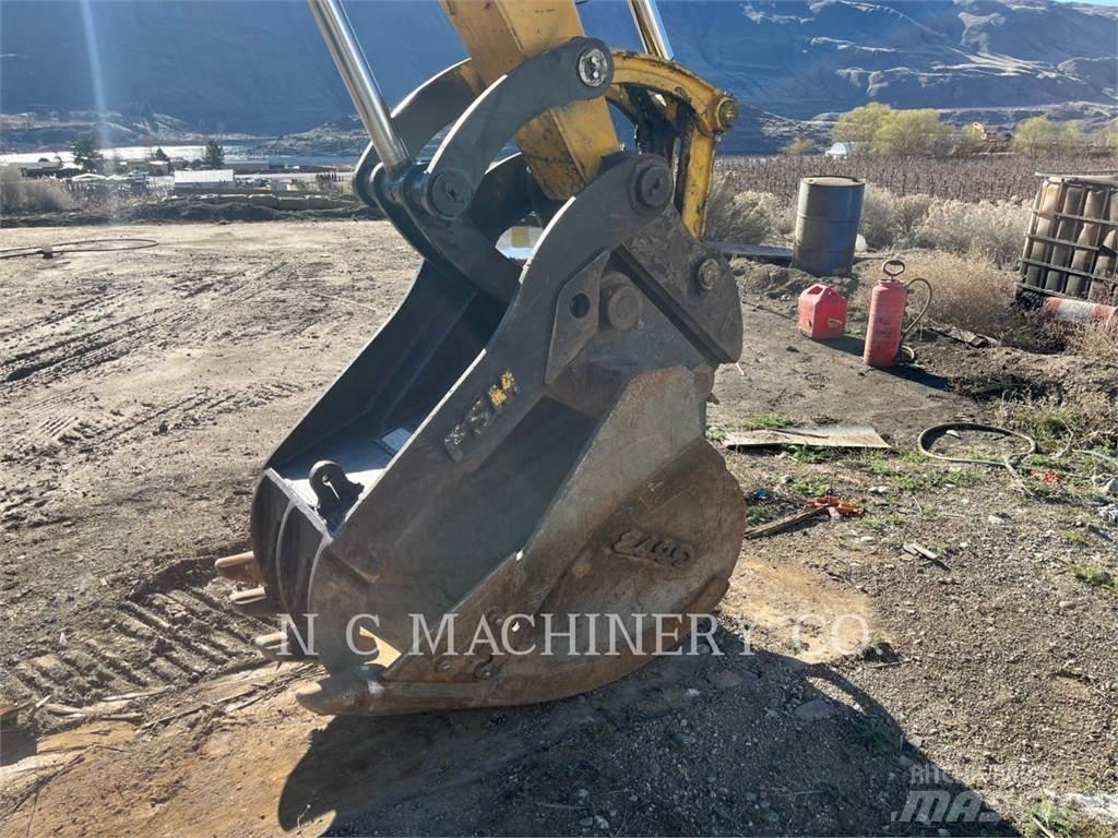 Komatsu PC138USLC Bagri goseničarji