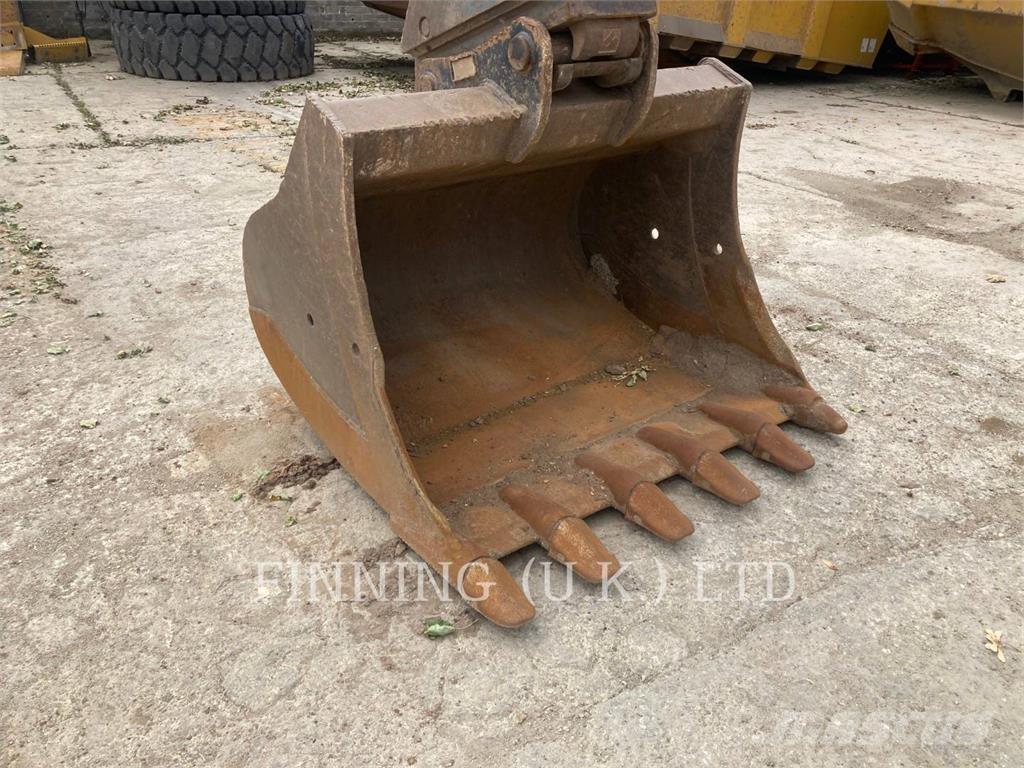 Komatsu PC210-11E0 Bagri goseničarji