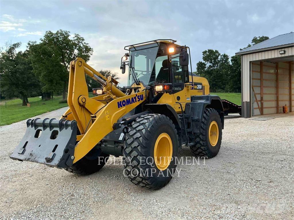 Komatsu WA200-8 Kolesni nakladalci