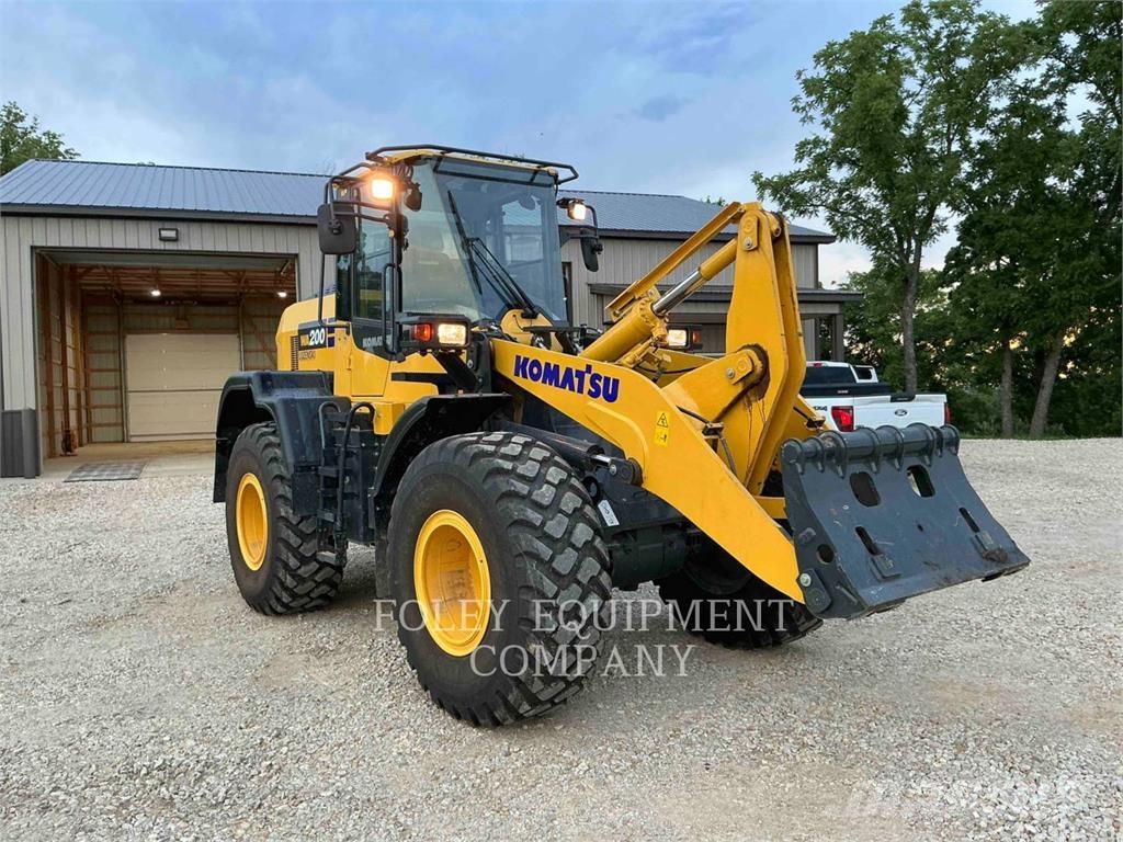 Komatsu WA200-8 Kolesni nakladalci