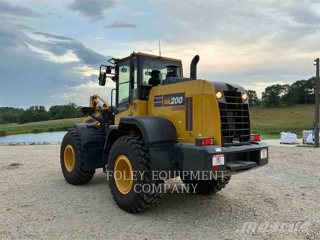 Komatsu WA200-8 Kolesni nakladalci