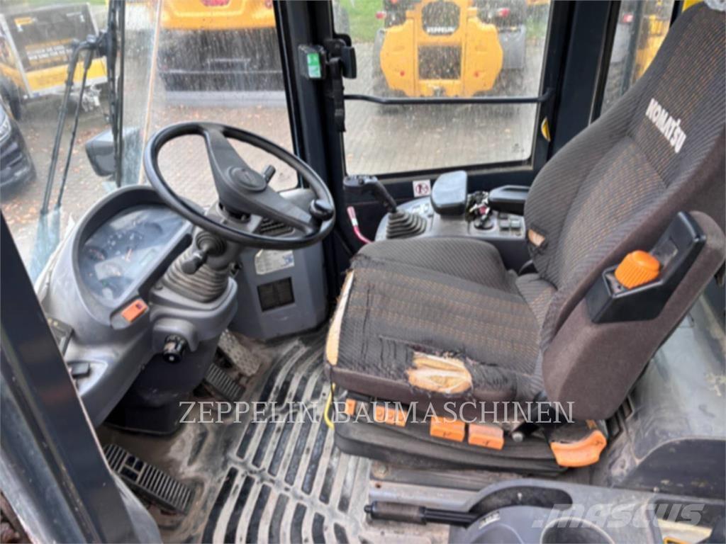 Komatsu WA250 Kolesni nakladalci