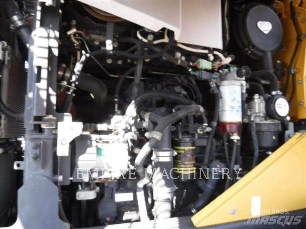 Komatsu WA270-8 Kolesni nakladalci