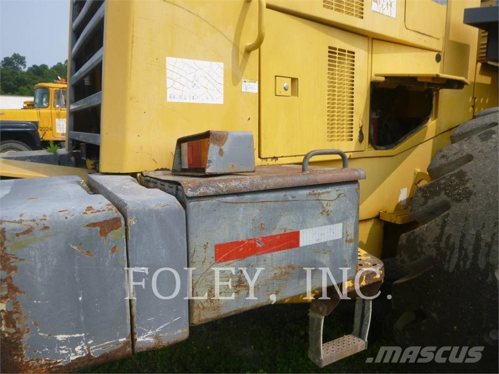 Komatsu WA500-3 Kolesni nakladalci