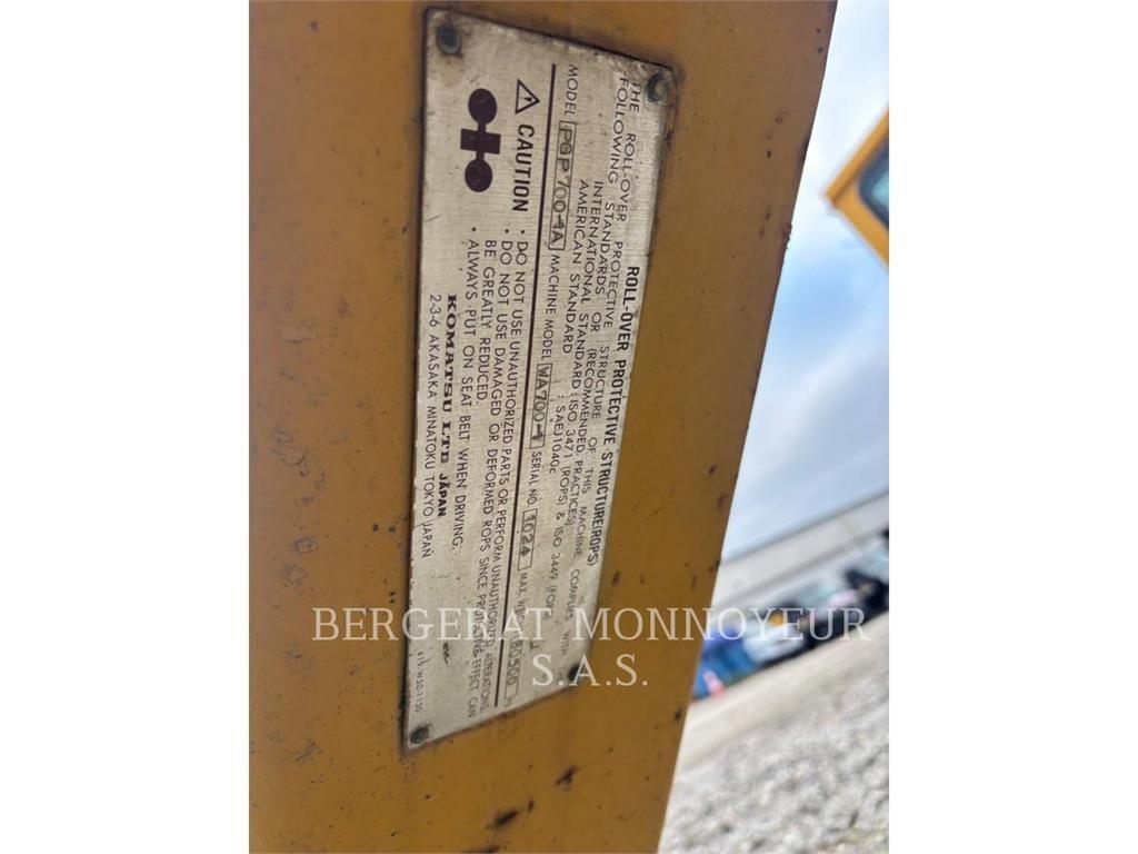 Komatsu WA700 Kolesni nakladalci