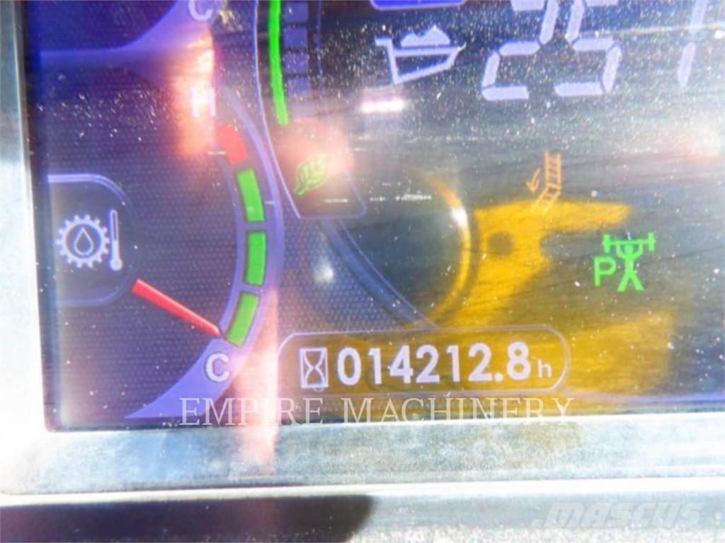 Komatsu WA900-8 Kolesni nakladalci