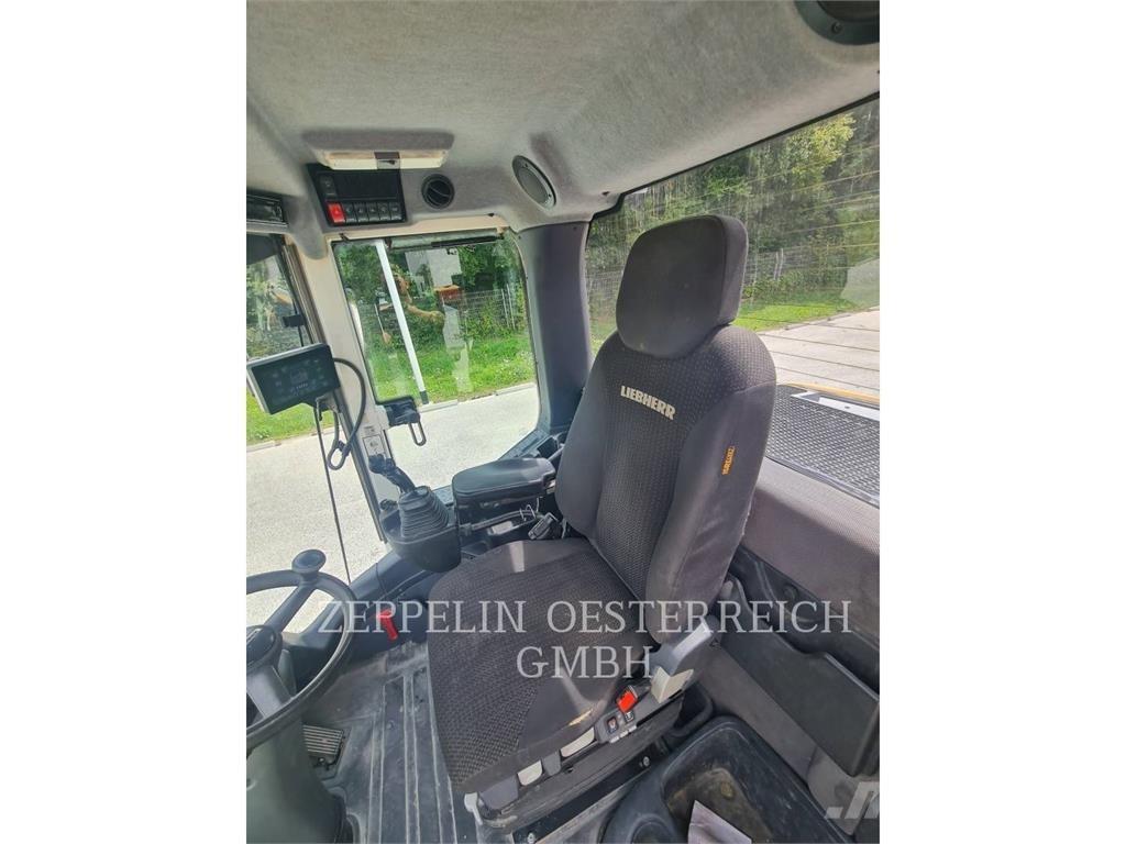Liebherr L526 Kolesni nakladalci
