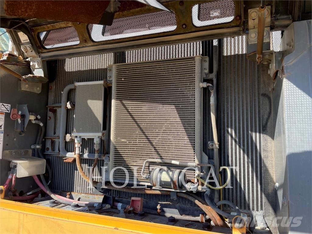 Liebherr R924LC Bagri goseničarji