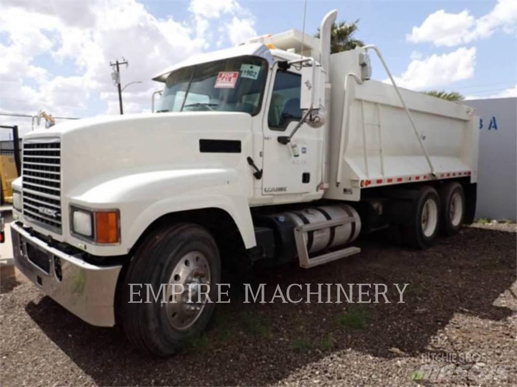 Mack CHU613 Tovornjaki cisterne