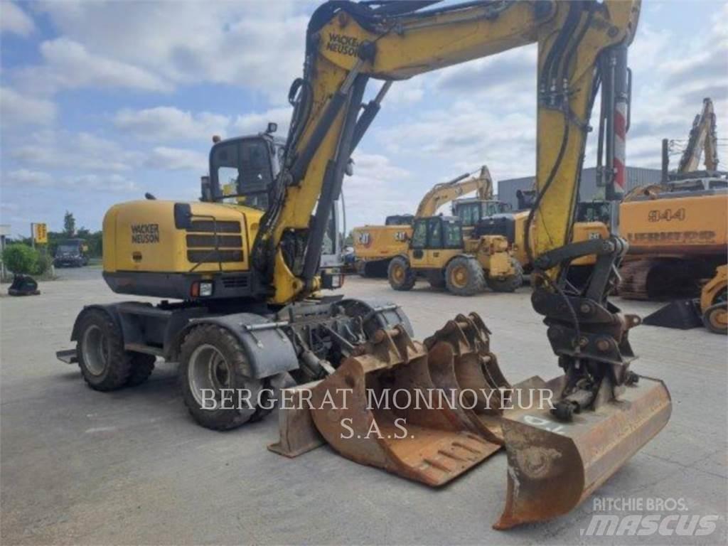 Neuson EW100 Bagri na kolesih