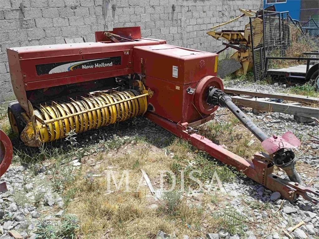 New Holland 570 Harvesterji