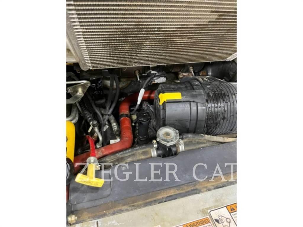 New Holland L220 Skid steer mini nakladalci