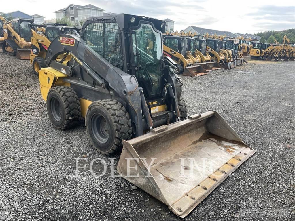 New Holland L228 Skid steer mini nakladalci