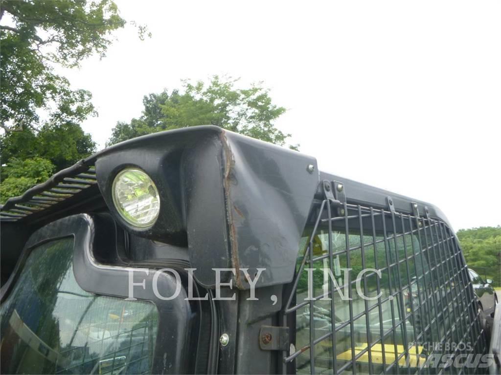 New Holland L228 Skid steer mini nakladalci