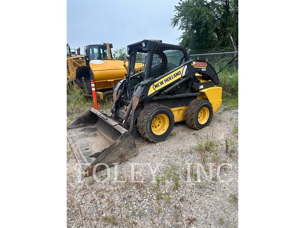 New Holland L228 Skid steer mini nakladalci
