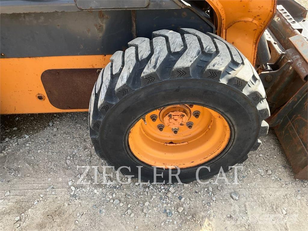 New Holland SV250 Skid steer mini nakladalci