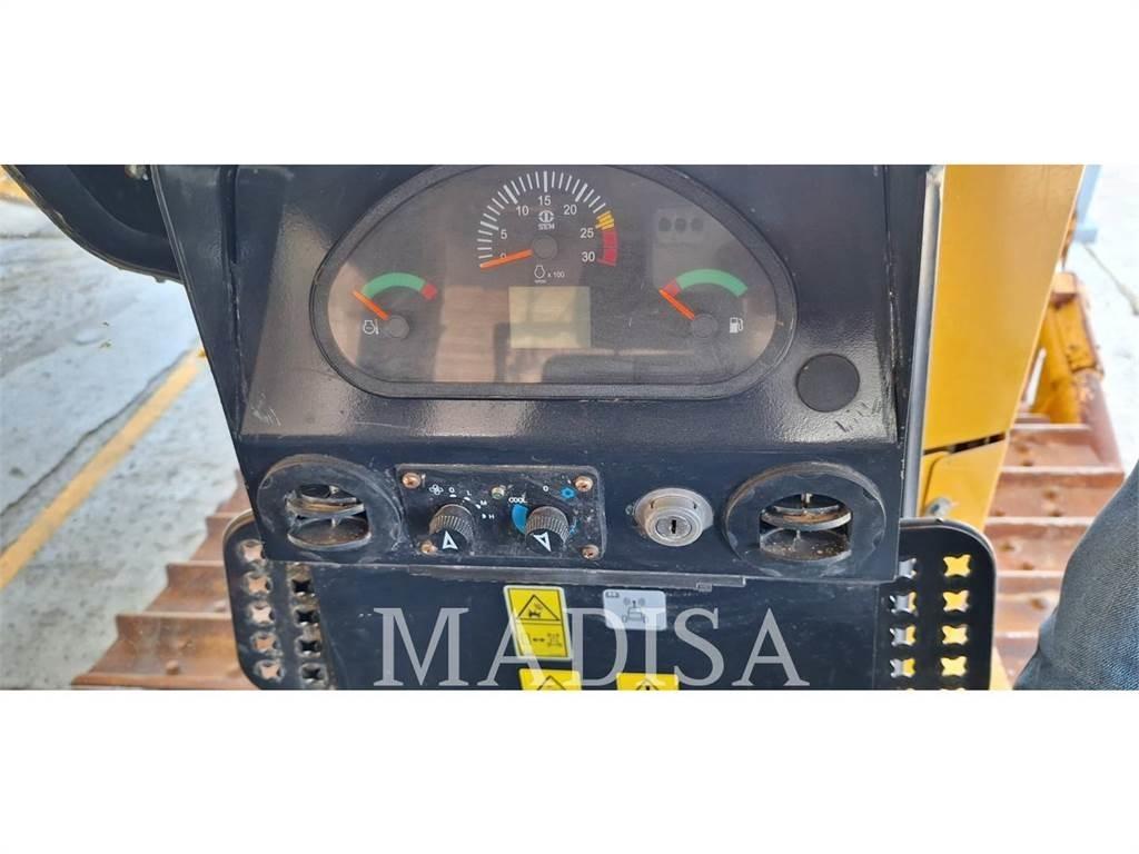 SEM MACHINERY SEM822D Buldožerji goseničarji