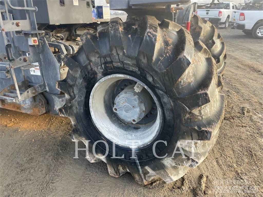 Wirtgen WR240I Stroji za recikliranje asfalta