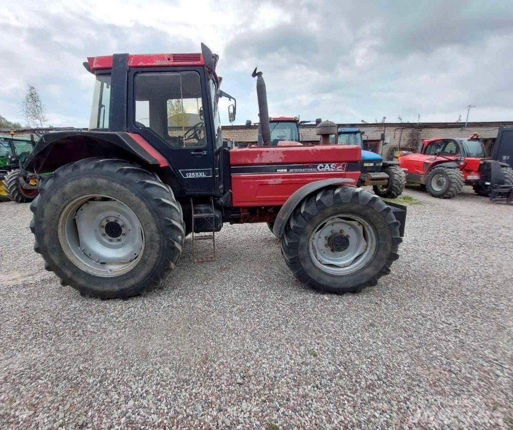 Case IH 1255 XL Traktorji