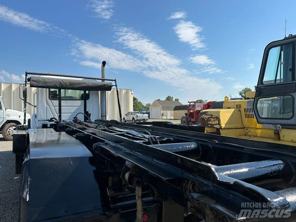 Mack GRANITE CV713 Razstavljivi tovornjaki z žičnimi dvigali