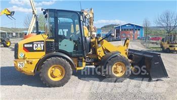 CAT 906 Kolesni nakladalci