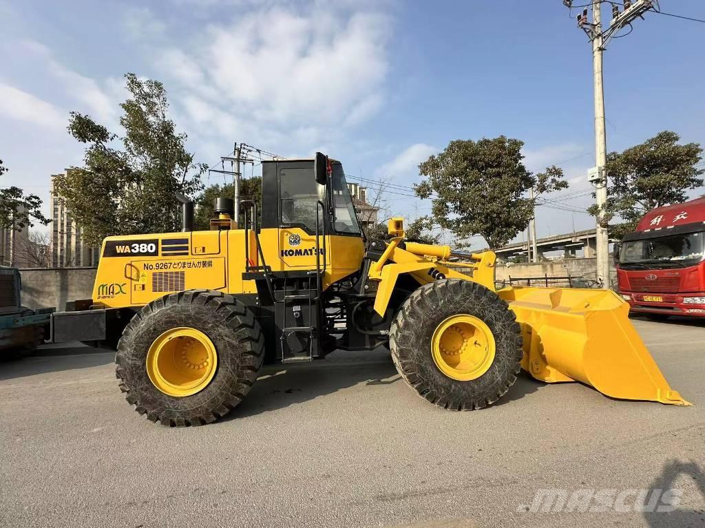 Komatsu WA 380 Kolesni nakladalci