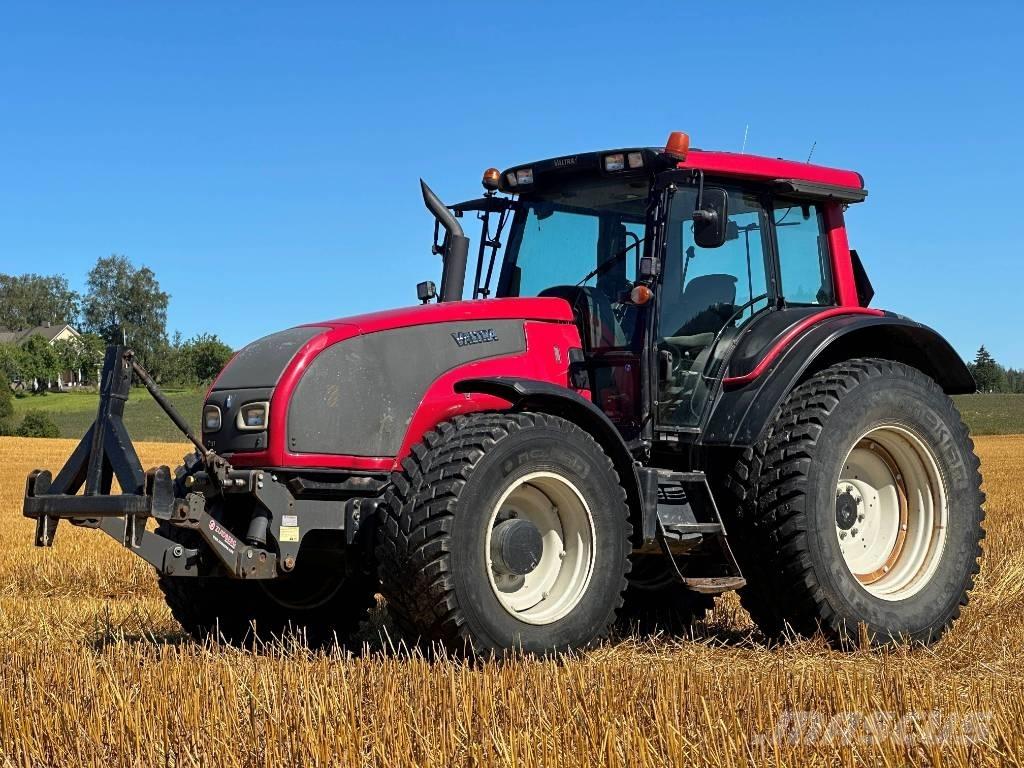 Valtra T 151 Traktorji