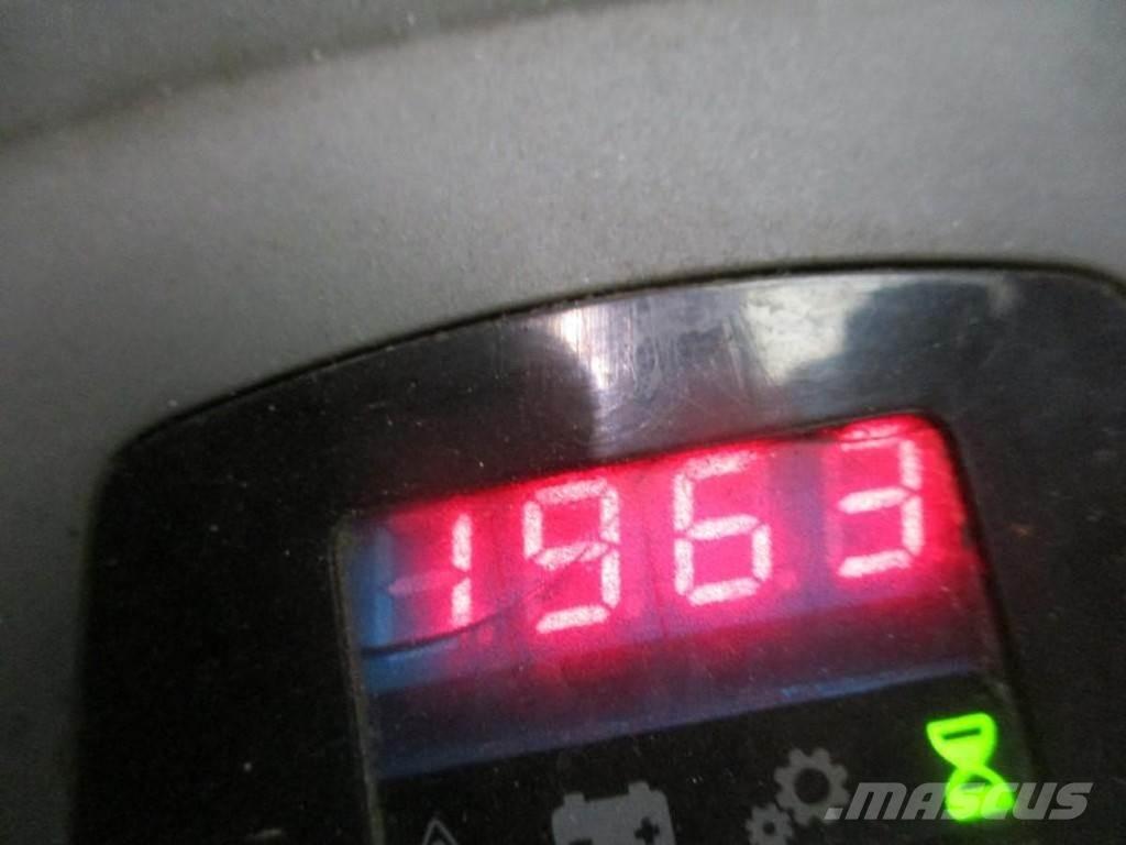 Toyota LPE 200 Električni nizko dvižni viličar s stojiščem