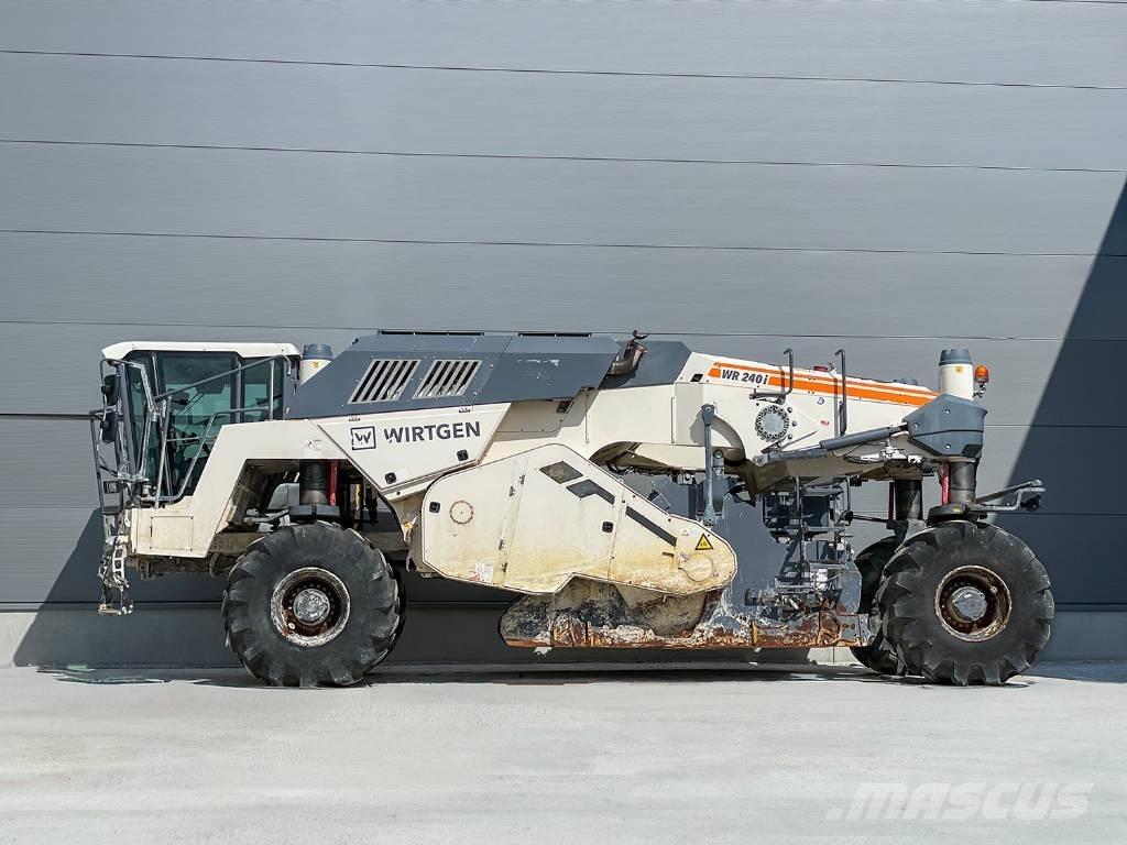 Wirtgen WR 240I Stroji za recikliranje asfalta