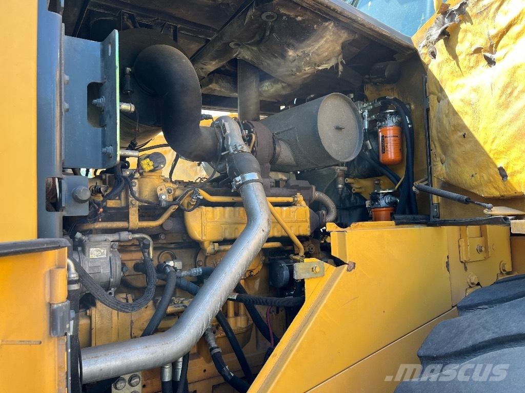 Bell L 2606 E Kolesni nakladalci