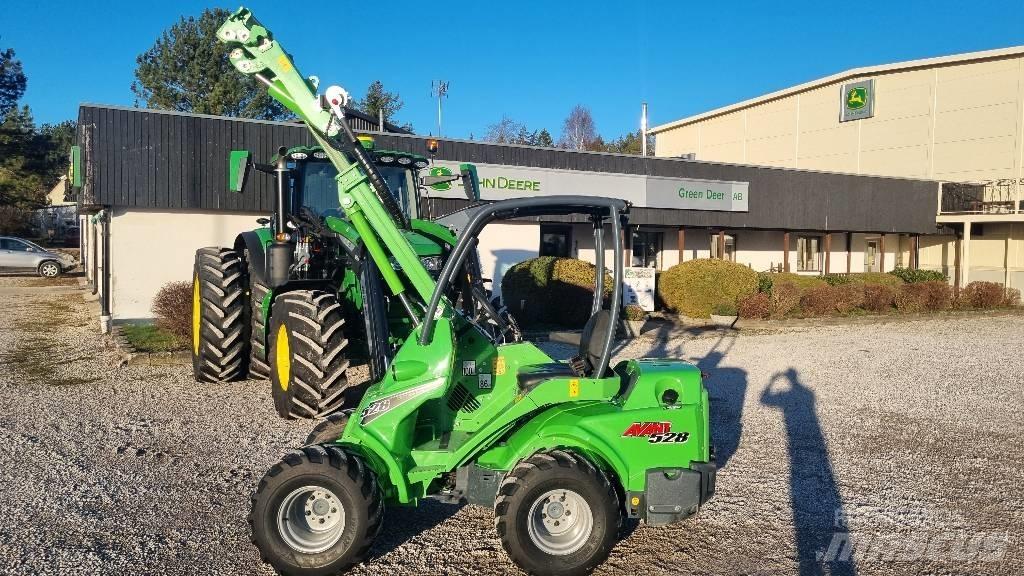 Avant 528 Skid steer mini nakladalci