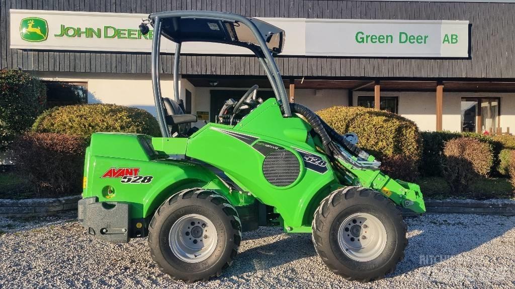 Avant 528 Skid steer mini nakladalci