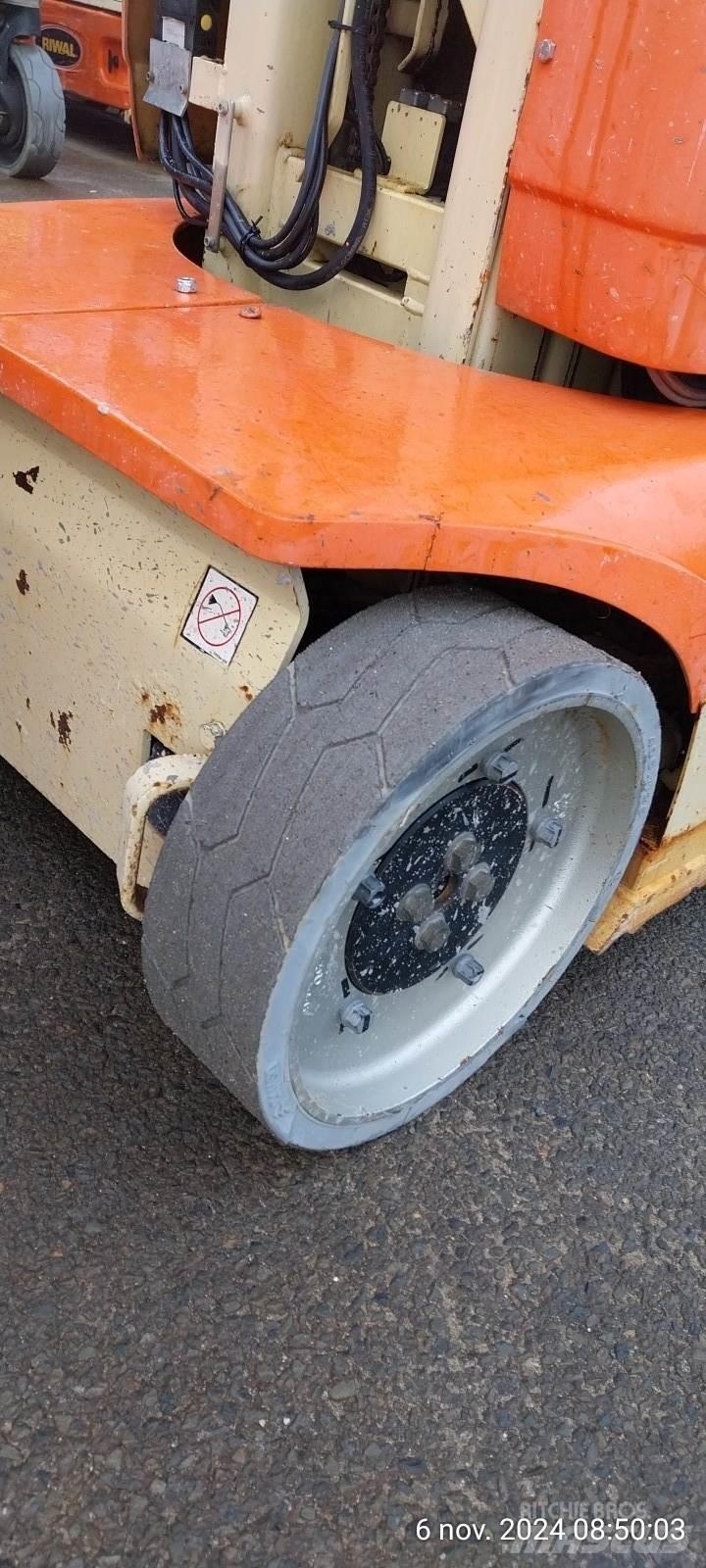 JLG T10E Druga dvigala in dvižne ploščadi