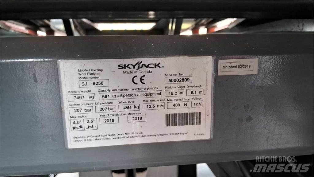 SkyJack 9250RT Škarjaste dvižne ploščadi