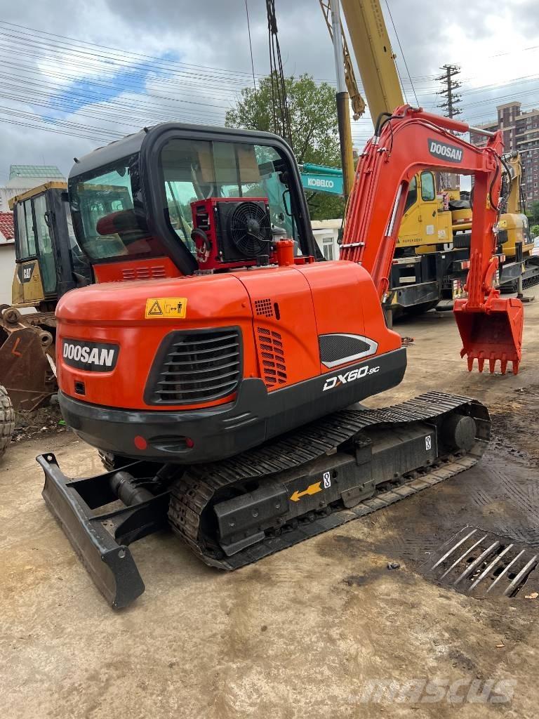 Doosan DX60 Bagri goseničarji