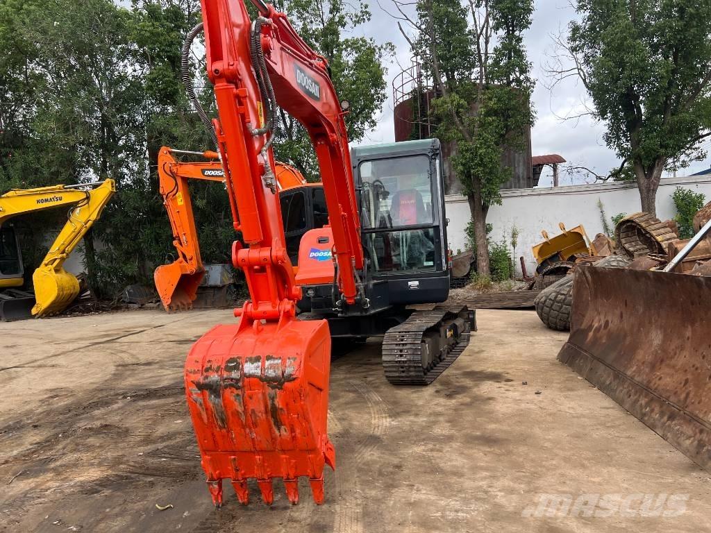 Doosan DX60 Bagri goseničarji