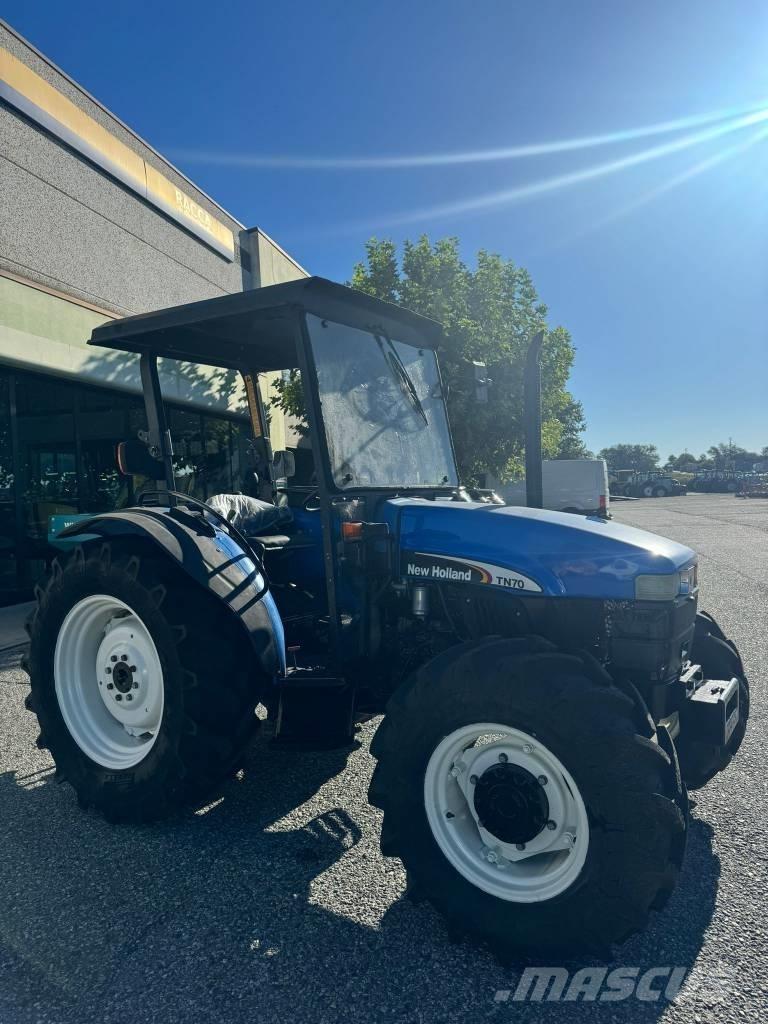 New Holland TN 70 Traktorji