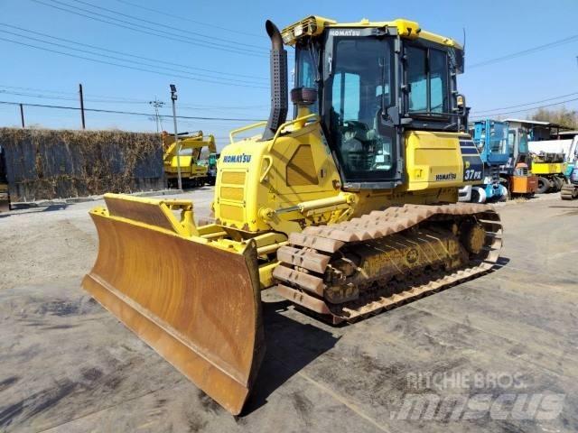 Komatsu D37PX-23 Buldožerji goseničarji