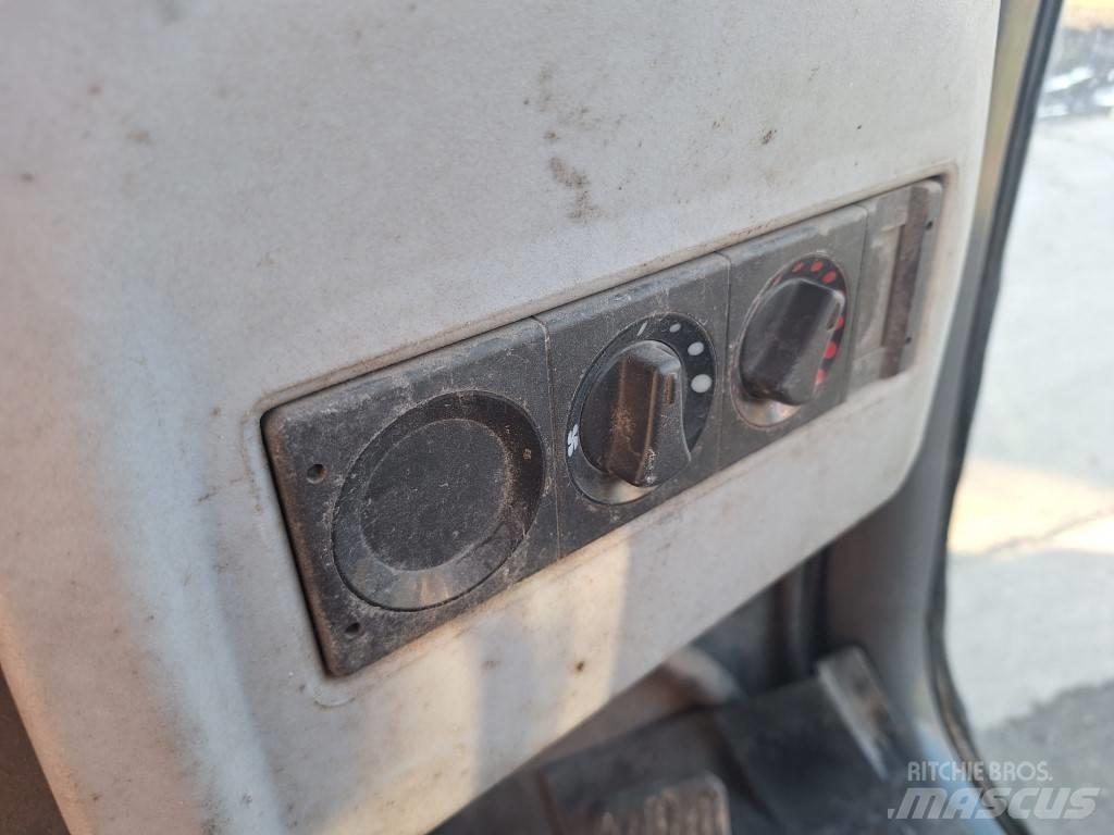 Hitachi ZW 75 Kolesni nakladalci