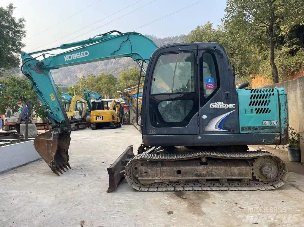 Kobelco SK 75 Bagri goseničarji